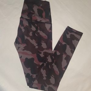 Noli sz S Purple Camo Leggings